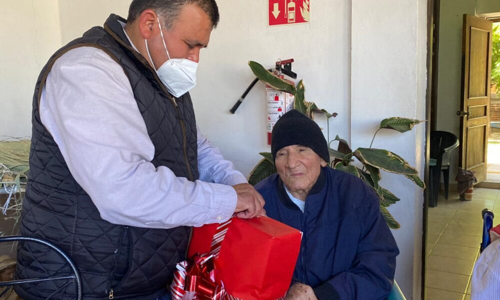 ASILO DE ÁLAMOS RECIBIERON SU ROSCA DE REYES