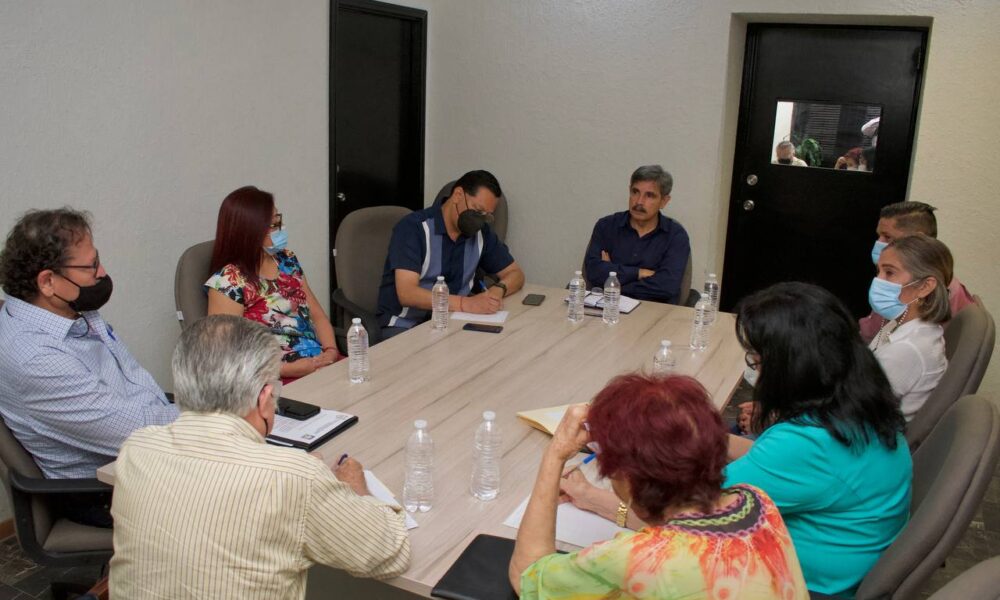 INSTALAN MESA DE TRABAJO PARA ATENDER TRABAJADORES DE OOMAPAS DE SLRC