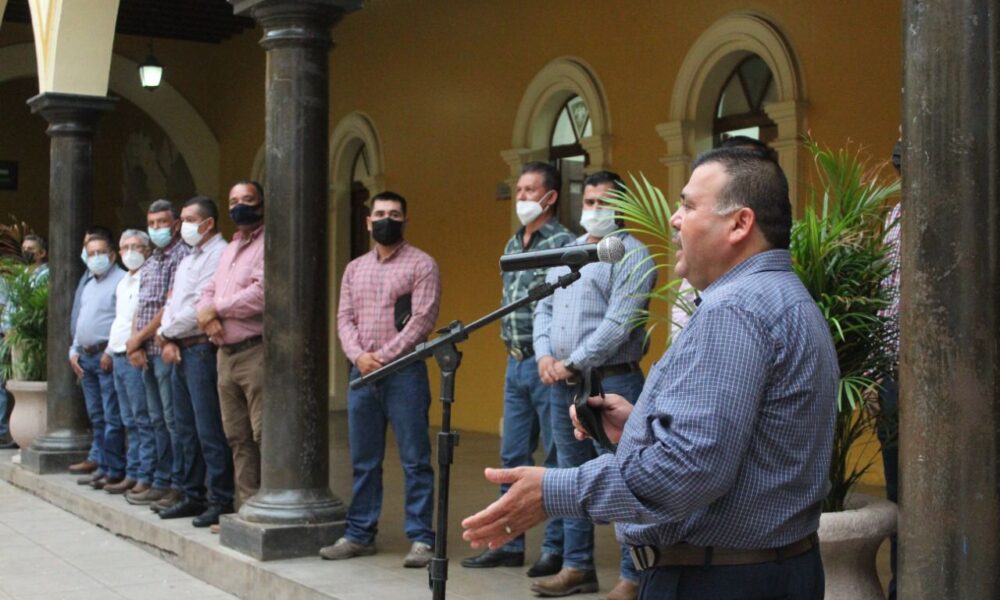 EN CONMEMORACIÓN DEL MES PATRIO, EL AYUNTAMIENTO DE ÁLAMOS LLEVA A CABO CEREMONIA CÍVICA