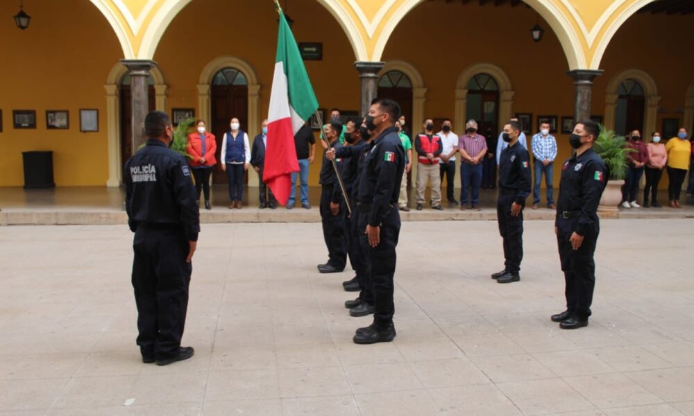 REALIZAN HONORES A LA BANDERA ALUSIVOS A LA REVOLUCIÓN MEXICANA