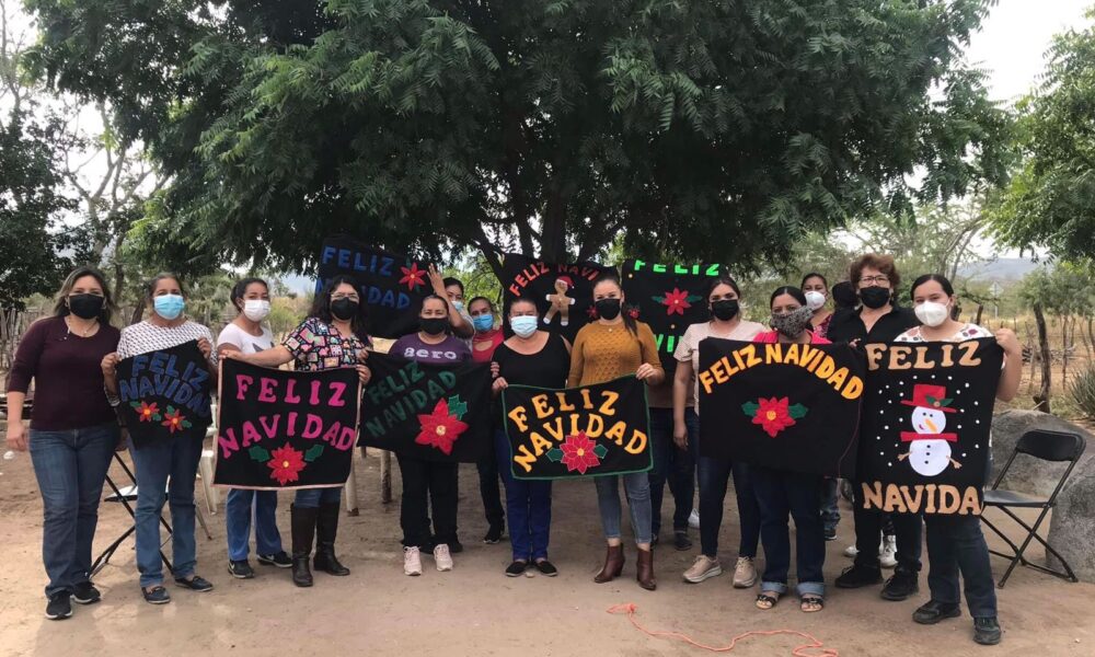 CLAUSURA EL SISTEMA DIF EL CURSO DE MANUALIDADES NAVIDEÑAS