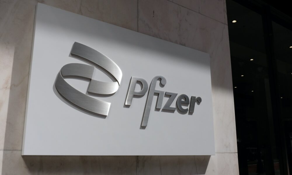 CEO DE PFIZER SUGIERE APLICAR VACUNA ANUAL PARA LA COVID