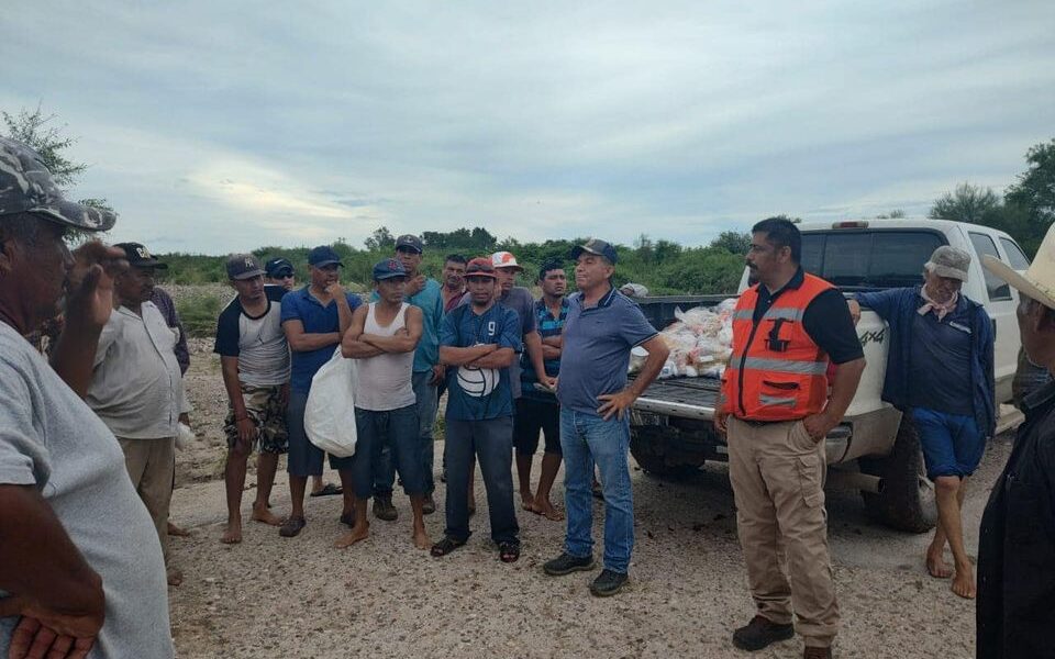 CONTINÚA EL H. AYUNTAMIENTO DE ÁLAMOS LLEVANDO APOYOS A COMUNIDADES AFECTADAS POR LAS LLUVIAS