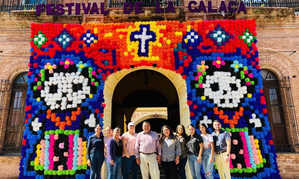 PERSONAL DE OBRAS PÚBLICAS CREAN OBRA DE ARTE PARA EL FESTIVAL DE LA CALACA