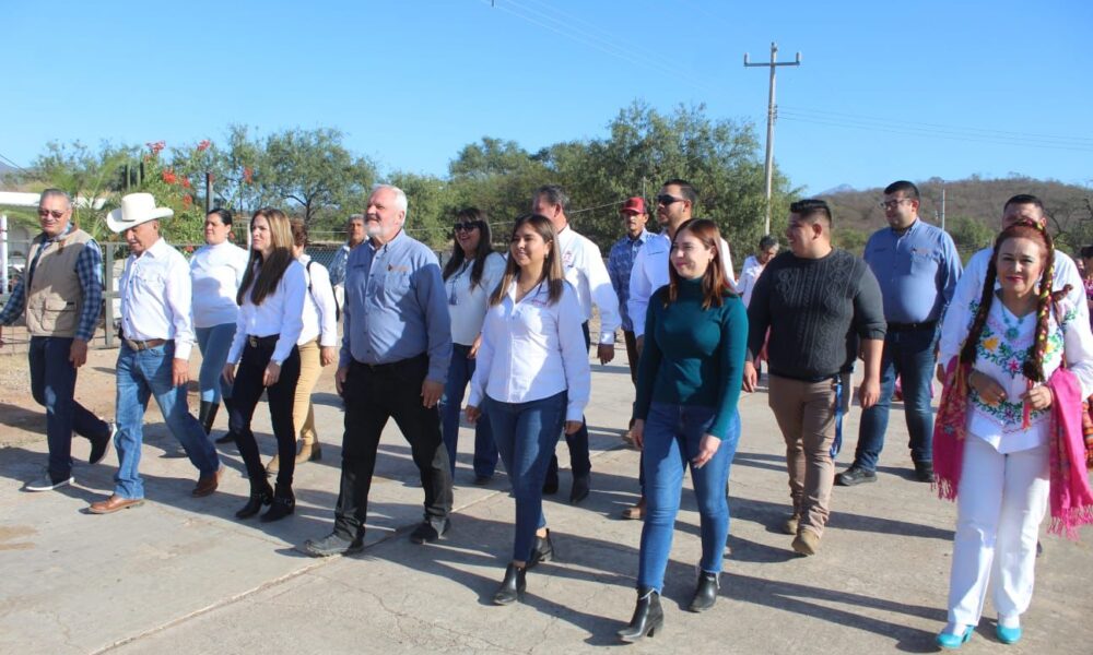 REALIZAN DESFILE POR REVOLUCIÓN MEXICANA EN EL MAQUIPO