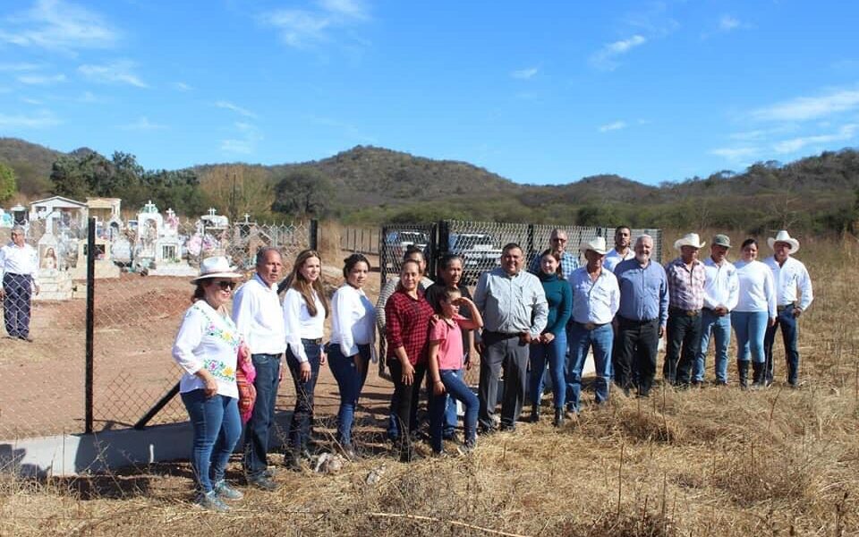 VÍCTOR BALDERRAMA ENTREGA OBRAS EN COMUNIDADES DEL SUR