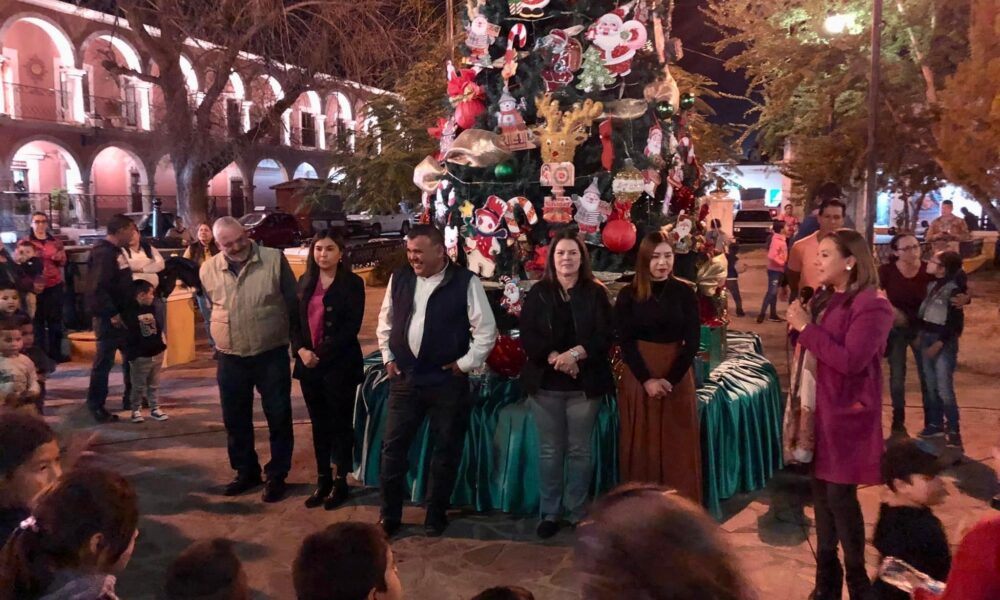 LLEGA LA MAGIA DE LAS FIESTAS DECEMBRINAS CON EL ENCENDIDO DEL ÁRBOL DE NAVIDAD