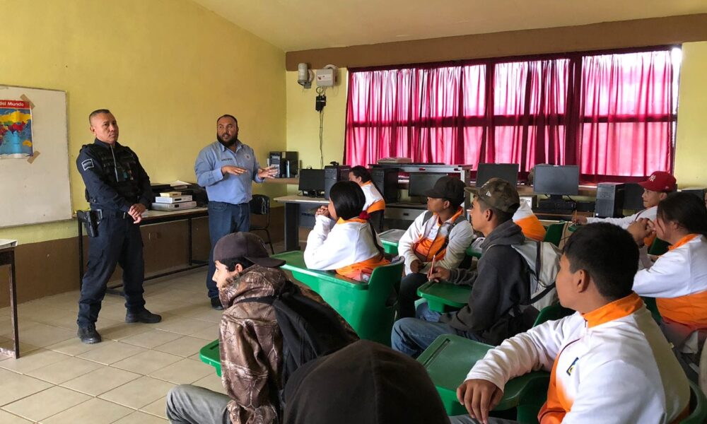 ESTUDIANTES DE TELESECUNDARIA #12 DEL ZAPOTE RECIBEN PLÁTICAS INFORMATIVAS EN MATERIA DE SEGURIDAD