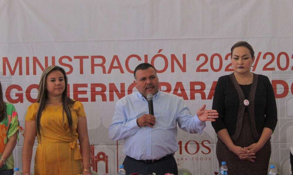 REALIZAN BODAS COLECTIVAS EN SISTEMA DIF MUNICIPAL