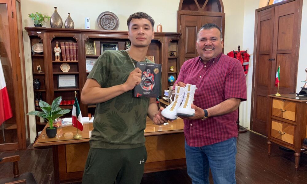 VÍCTOR BALDERRAMA RECIBE AL CAMPEÓN DE BOXEO GASPAR “PILÍN” IBARRA