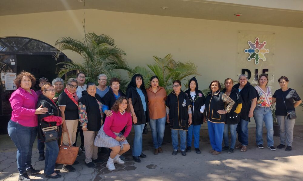 DIRECTORA DEL SISTEMA DIF CLAUSURA TALLER DE COSTURA