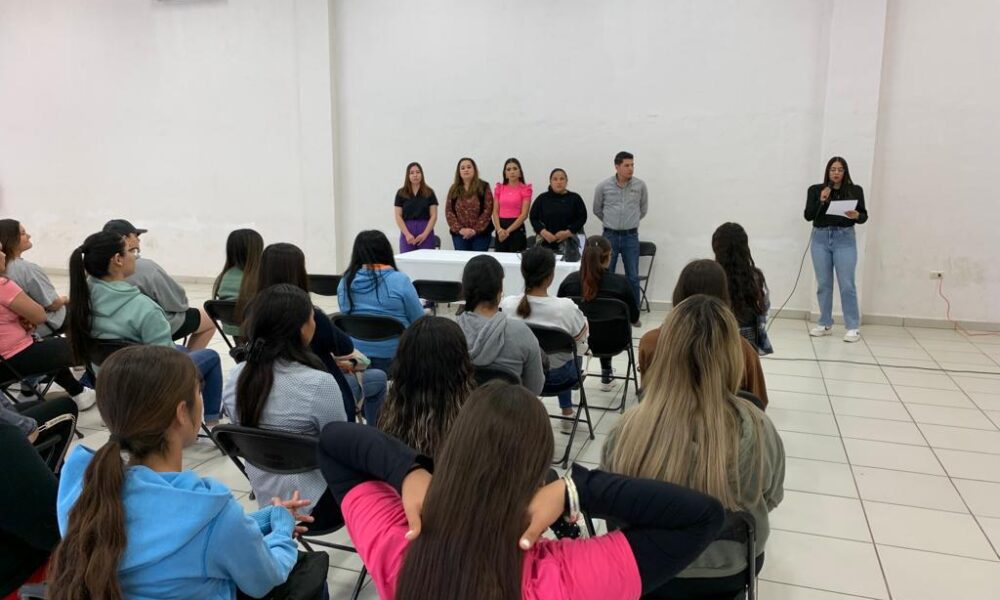 SE IMPARTEN CONFERENCIAS A ESTUDIANTES ALAMENSES POR EL MES DE LA MUJER