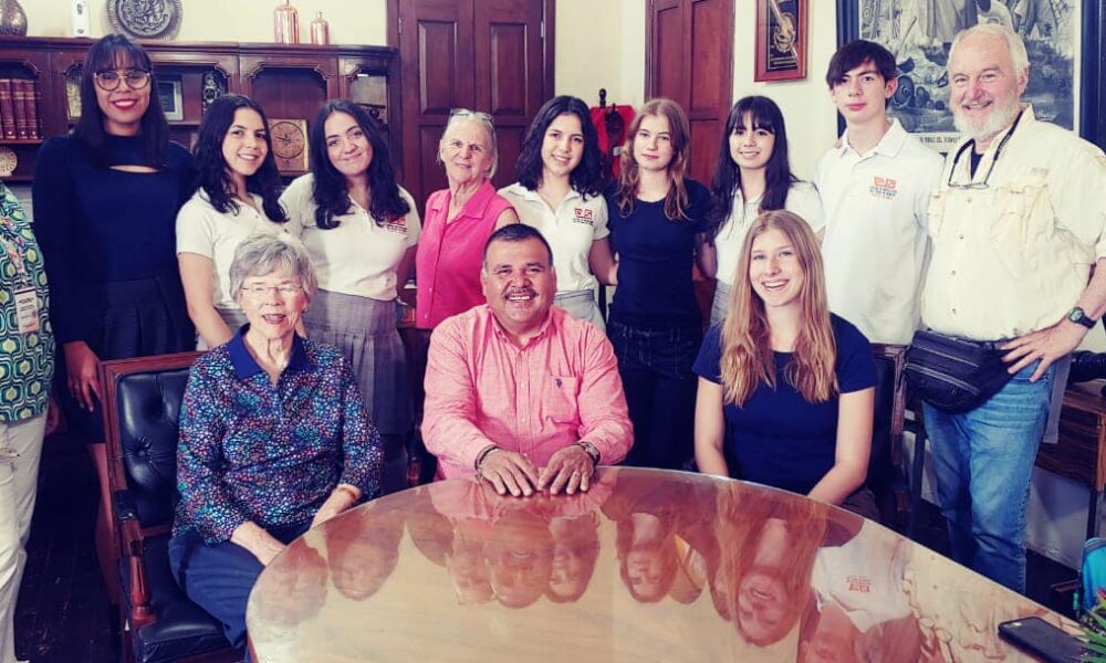 SOSTIENE ALCALDE REUNIÓN CON JÓVENES ADSCRITOS AL PROGRAMA DE INTERCAMBIO ESCOLAR