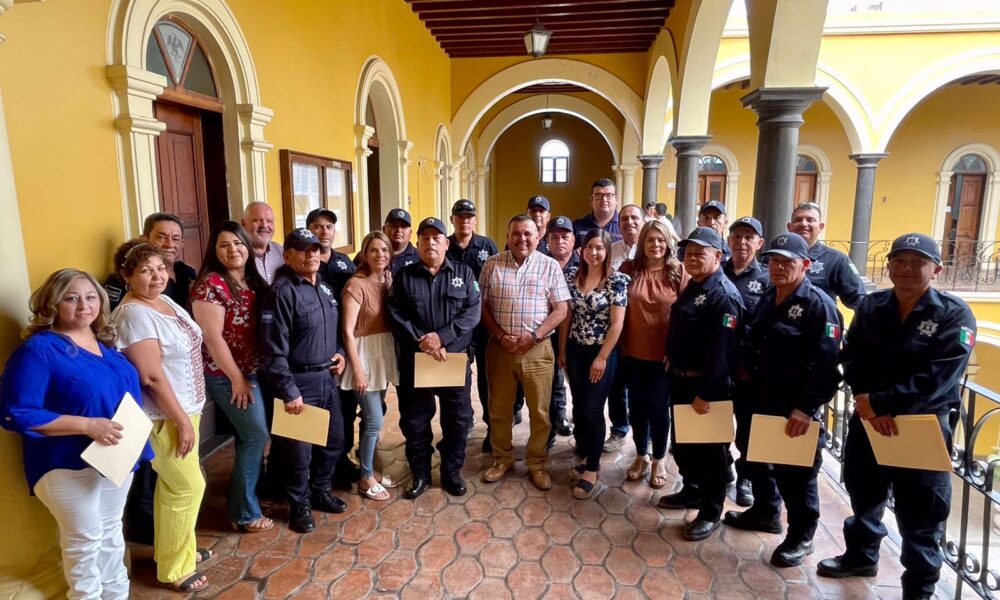 CEREMONIA DE ENTREGA DE CERTIFICADOS DE PREPARATORIA A ELEMENTOS DE LA POLICÍA MUNICIPAL