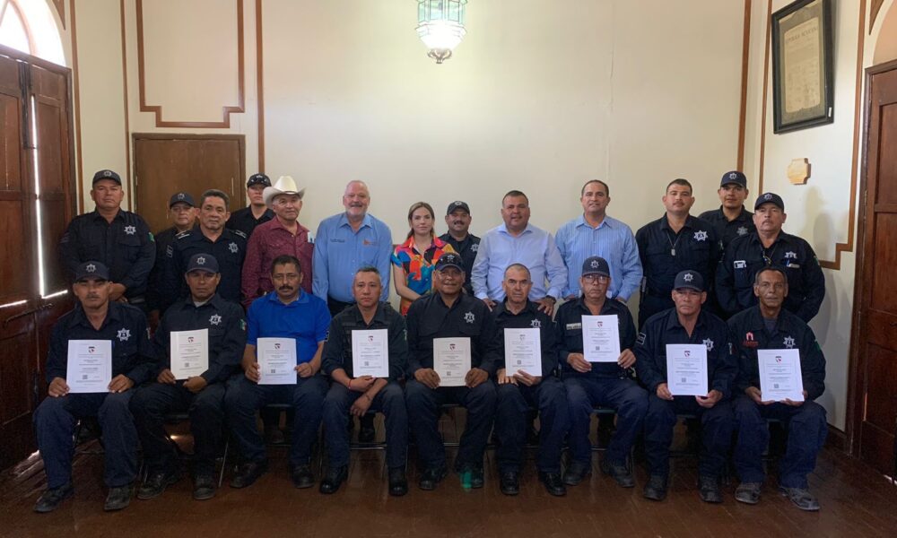 RECIBEN POLICÍAS MUNICIPALES CERTIFICADO ÚNICO POLICIAL