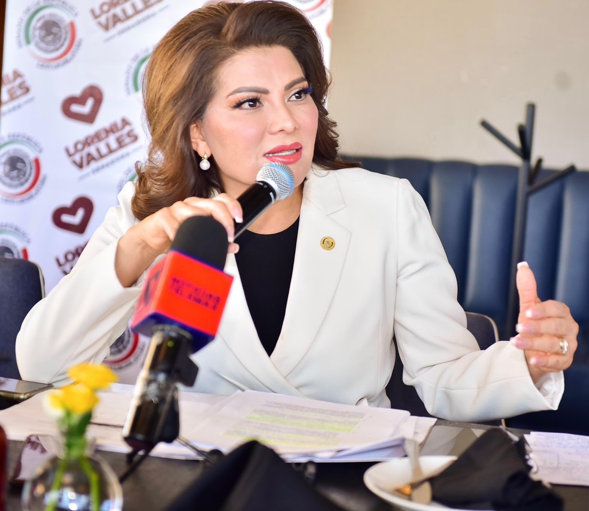 LORENIA VALLES: UN PESCADO ENJABONADO